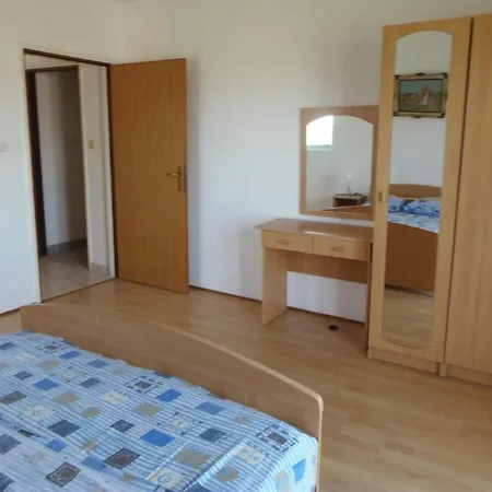 Apartment Zoran Povljana