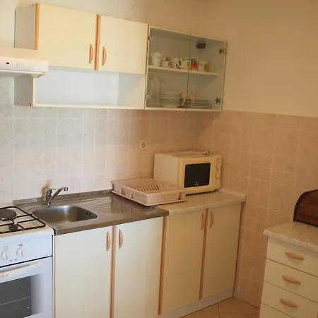 Apartment Zoran Povljana